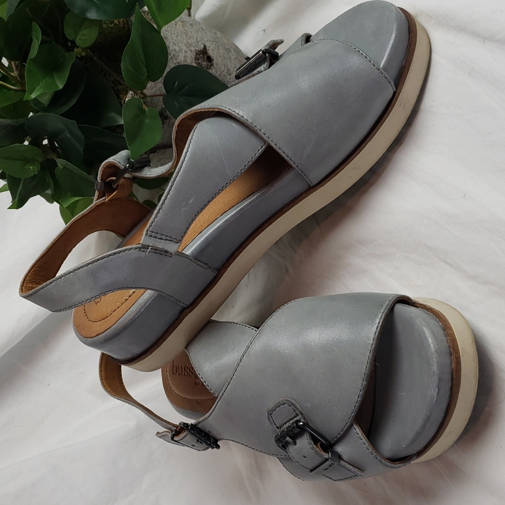 Bussola leather sandals